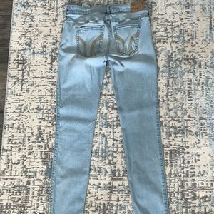 Hollister, Light wash, 3R, skinny, no tears!